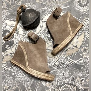 Vince Evangeline Wedge